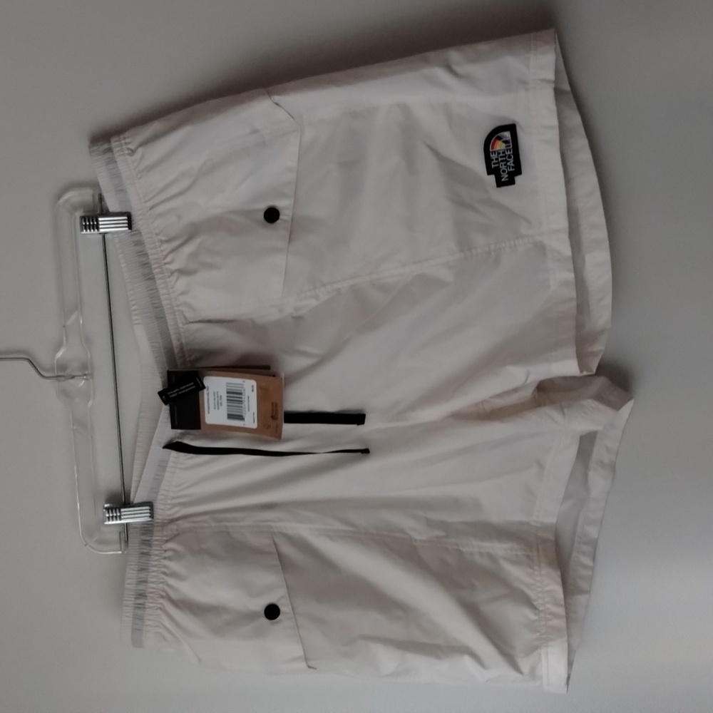 Women's XXL The North Face shorts size XXL elastic waist with drawstring nwt